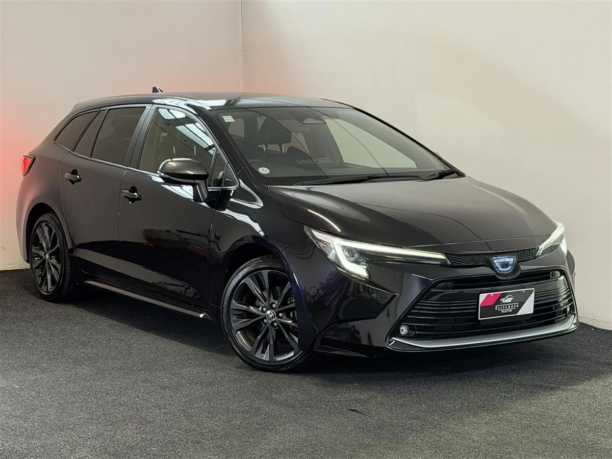2023 Toyota Corolla Touring WXB Hybrid Station, photo 1 of 20