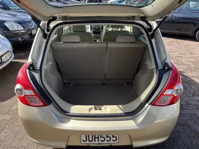 2009 Nissan Tiida photo 5