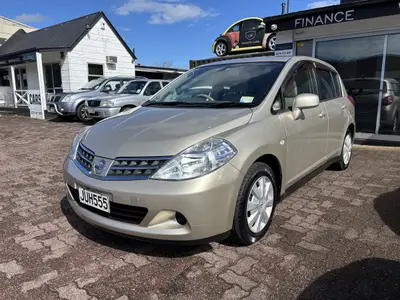 2009 Nissan Tiida photo 2