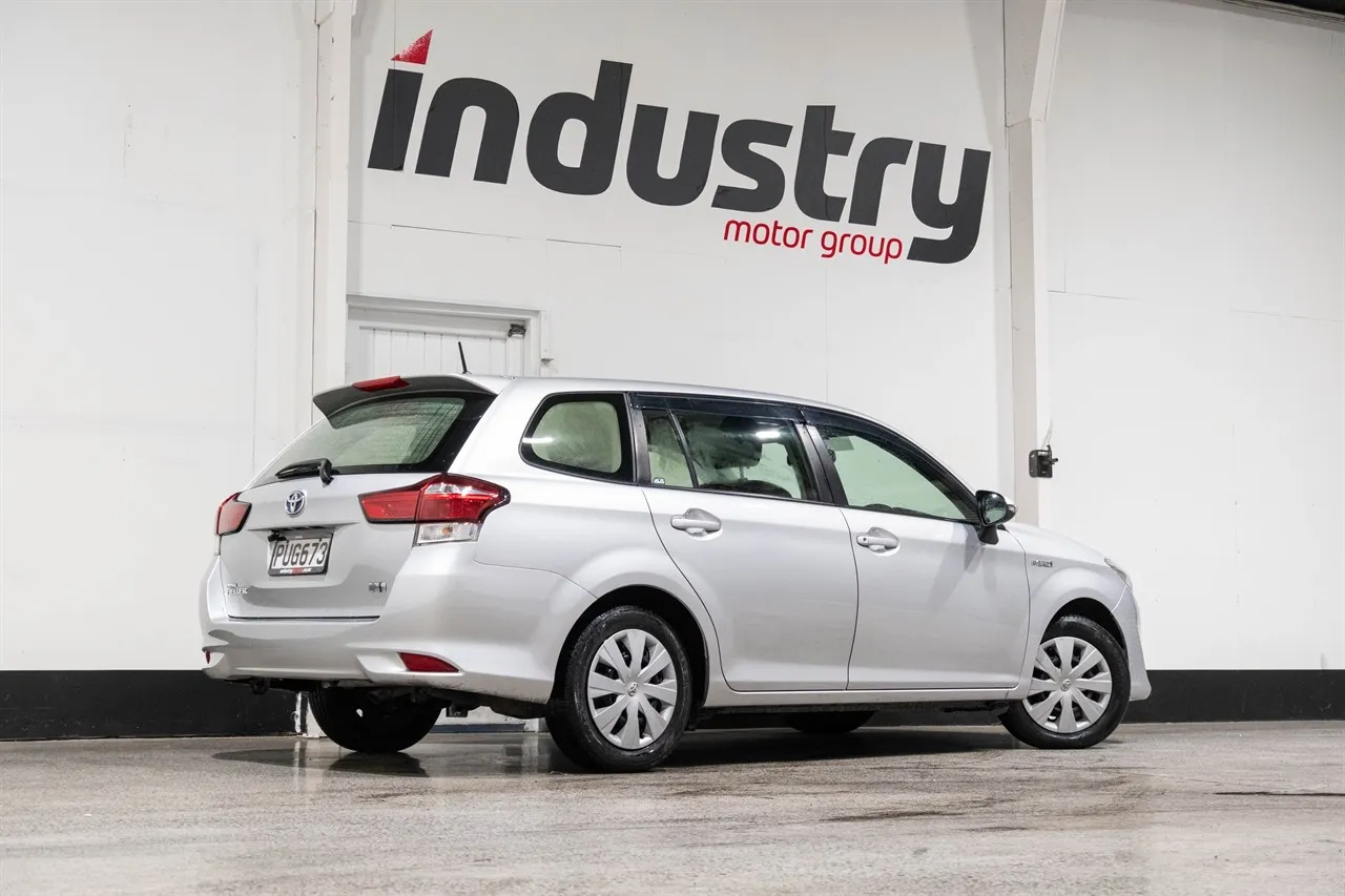 2017 Toyota Corolla Fielder Hybrid
