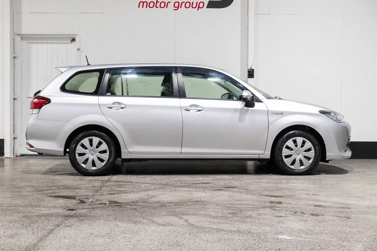 2017 Toyota Corolla Fielder Hybrid