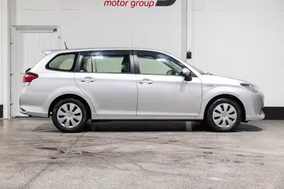 2017 Toyota Corolla Fielder Hybrid photo 9
