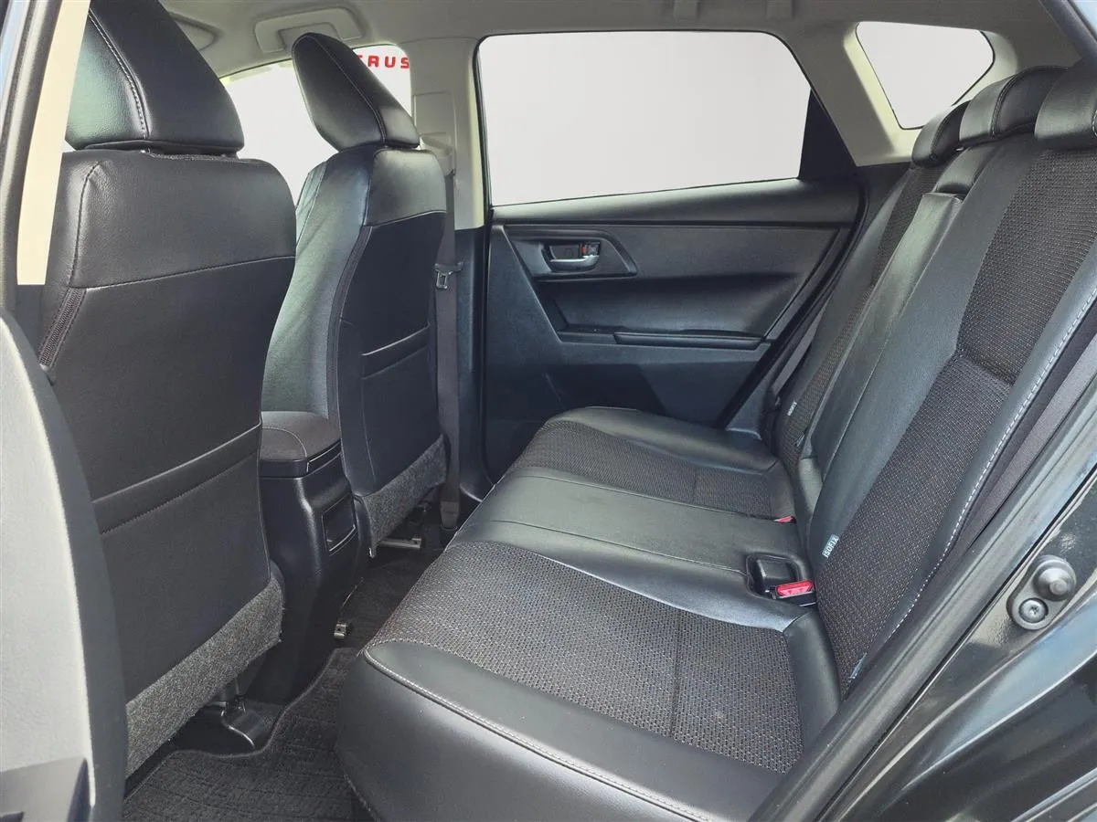 2018 Toyota Auris Half Leather Seats, Lane Assist