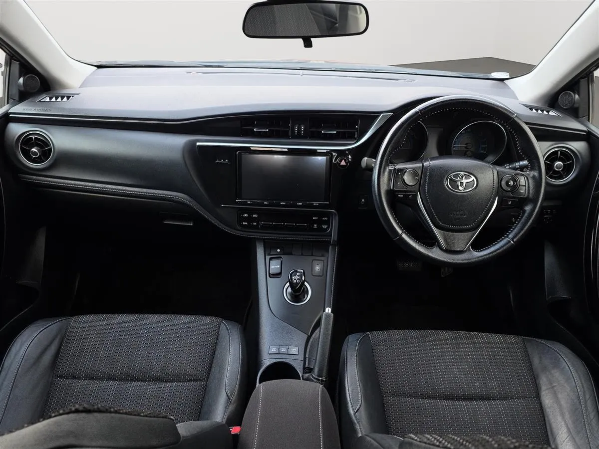 2018 Toyota Auris Half Leather Seats, Lane Assist