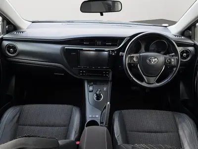 2018 Toyota Auris Half Leather Seats, Lane Assist photo 17