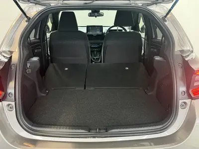 2021 Toyota Yaris Hybrid Seats Heated 360 Camera photo 7
