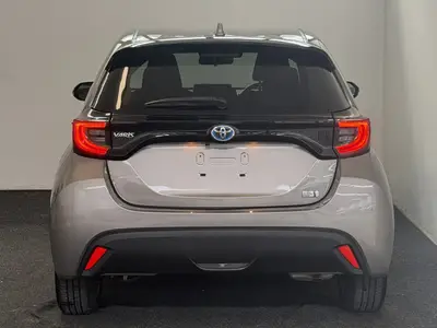 2021 Toyota Yaris Hybrid Seats Heated 360 Camera photo 5