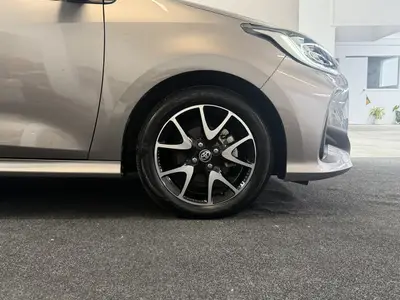 2021 Toyota Yaris Hybrid Seats Heated 360 Camera photo 8