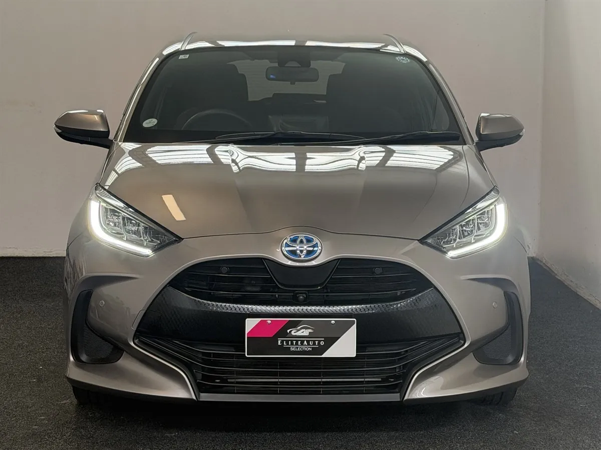 2021 Toyota Yaris Hybrid Seats Heated 360 Camera, photo 2 of 20