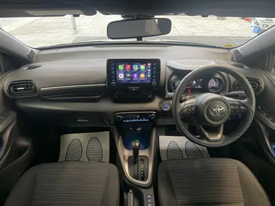 2021 Toyota Yaris Hybrid Seats Heated 360 Camera photo 13
