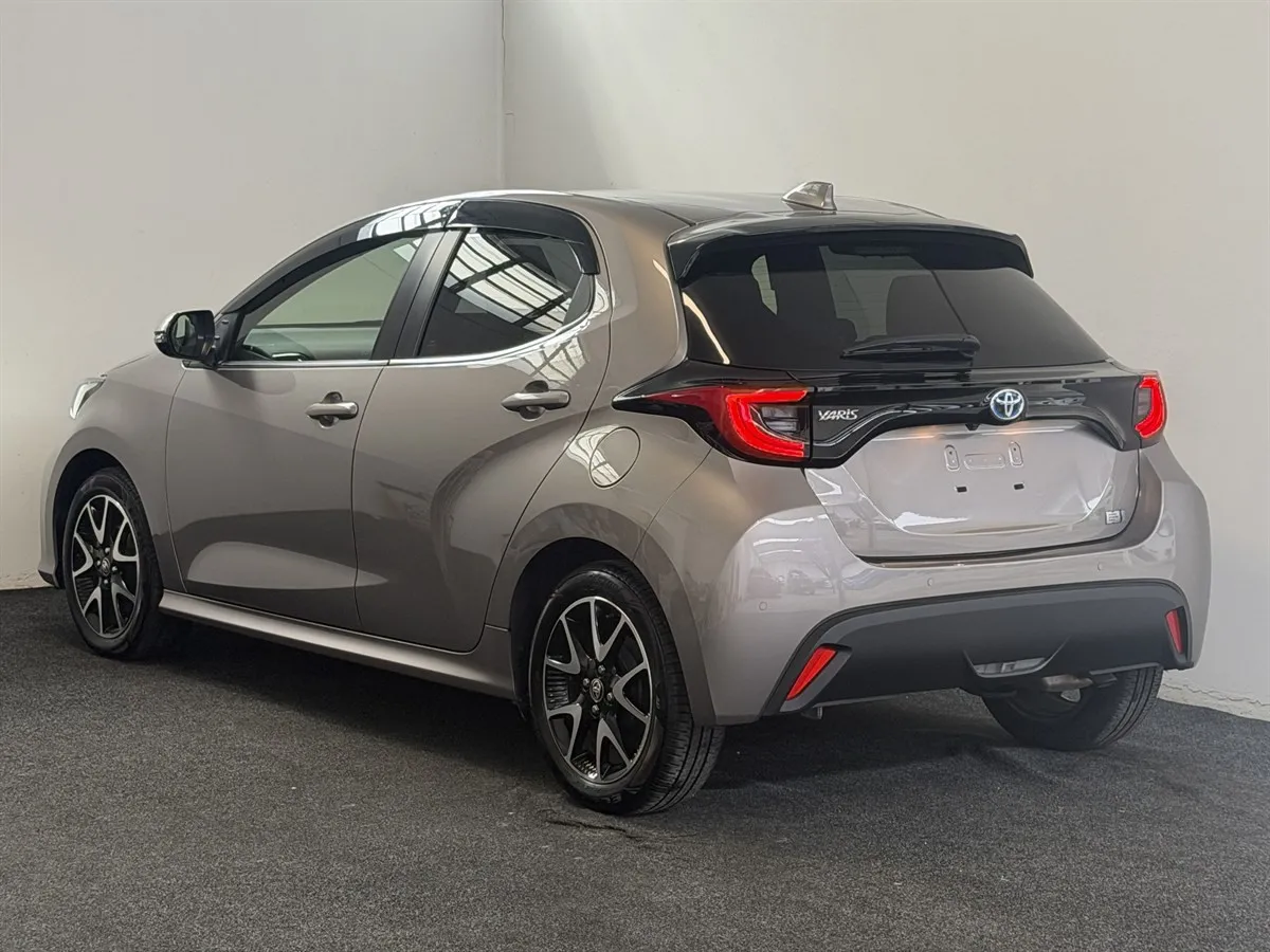 2021 Toyota Yaris Hybrid Seats Heated 360 Camera, photo 4 of 20