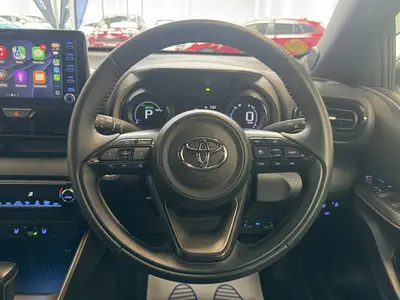 2021 Toyota Yaris Hybrid Seats Heated 360 Camera photo 14