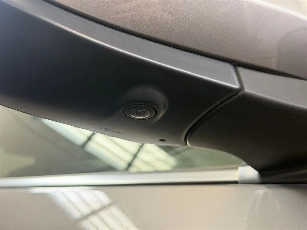2021 Toyota Yaris Hybrid Seats Heated 360 Camera, photo 10 of 20