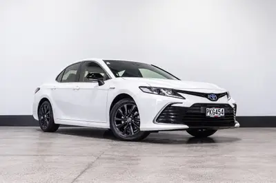 2022 Toyota Camry GX Hybrid photo 1