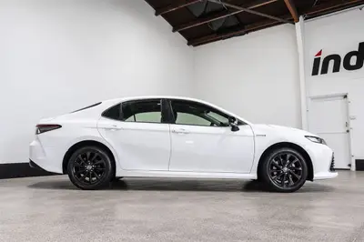 2022 Toyota Camry GX Hybrid photo 9