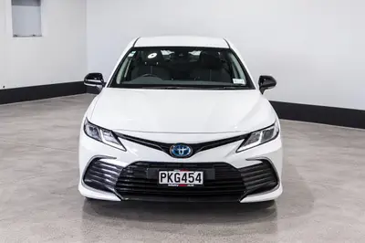 2022 Toyota Camry GX Hybrid photo 7