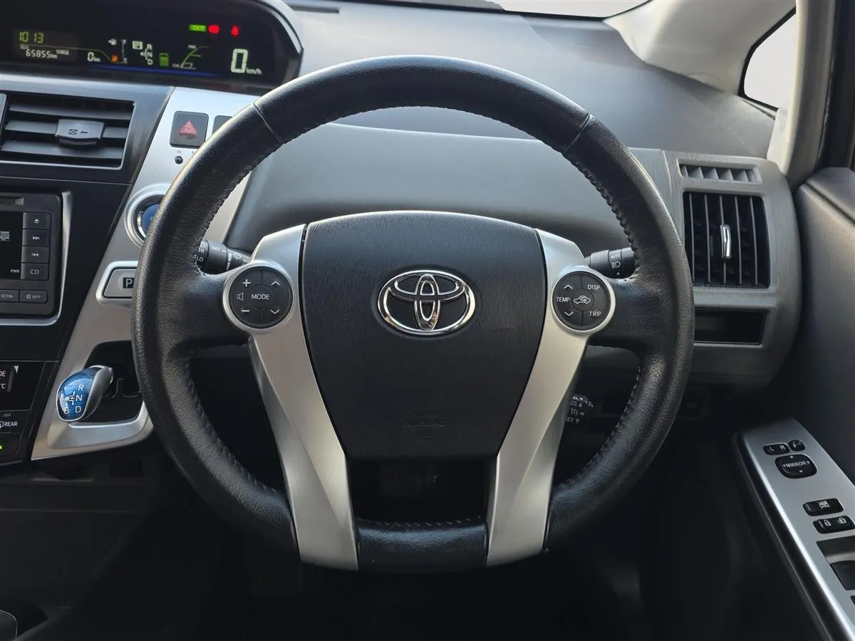 2012 Toyota Prius ALPHA 7 SEATS, CRUISE CONTROL Station