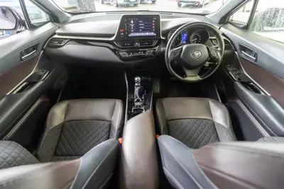 2019 Toyota C-HR Hybrid G-Spec photo 16