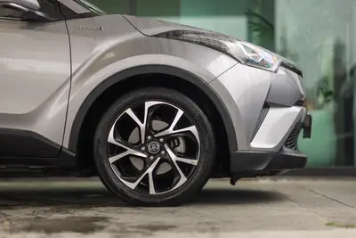 2019 Toyota C-HR Hybrid G-Spec photo 11