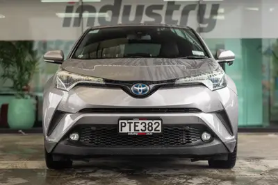 2019 Toyota C-HR Hybrid G-Spec photo 6