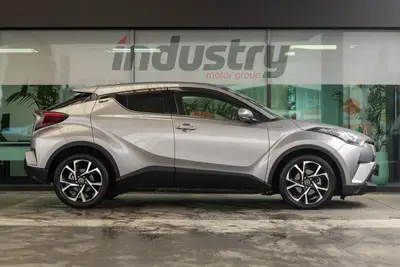 2019 Toyota C-HR Hybrid G-Spec photo 10