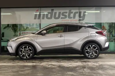 2019 Toyota C-HR Hybrid G-Spec photo 7