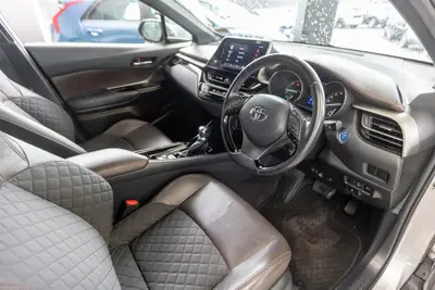 2019 Toyota C-HR Hybrid G-Spec photo 3