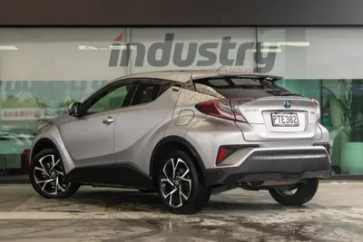 2019 Toyota C-HR Hybrid G-Spec photo 2