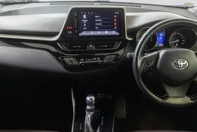2019 Toyota C-HR Hybrid G-Spec photo 17