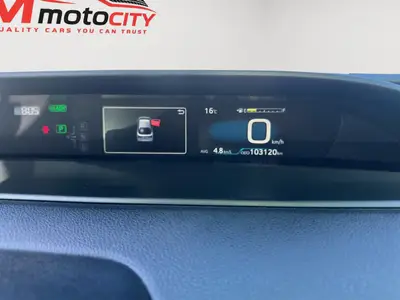 2019 Toyota Prius Radar Cruise control, dark Interior photo 19