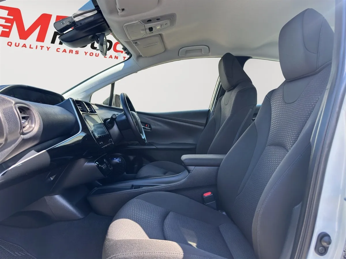 2019 Toyota Prius Radar Cruise control, dark Interior