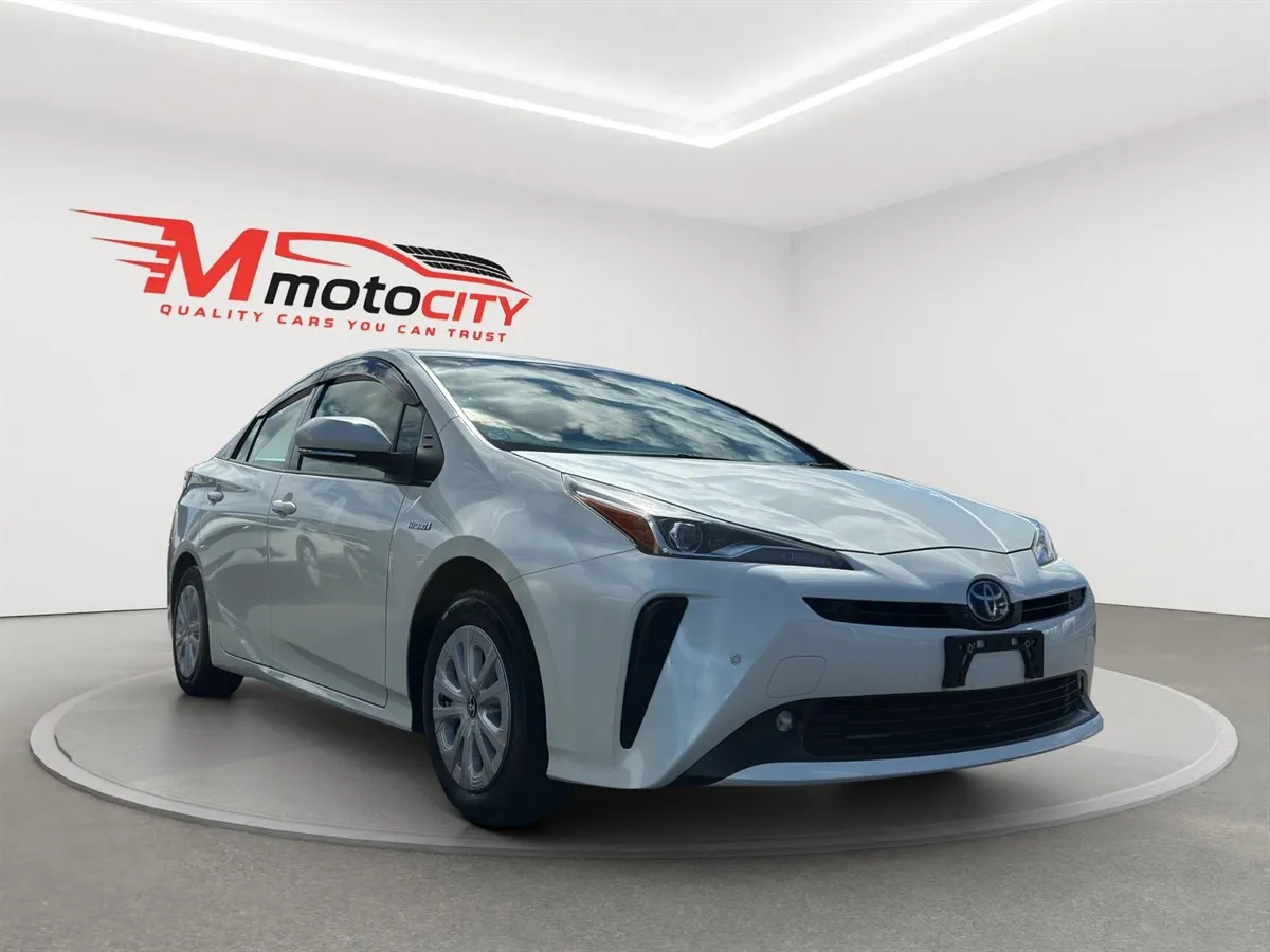 2019 Toyota Prius Radar Cruise control, dark Interior