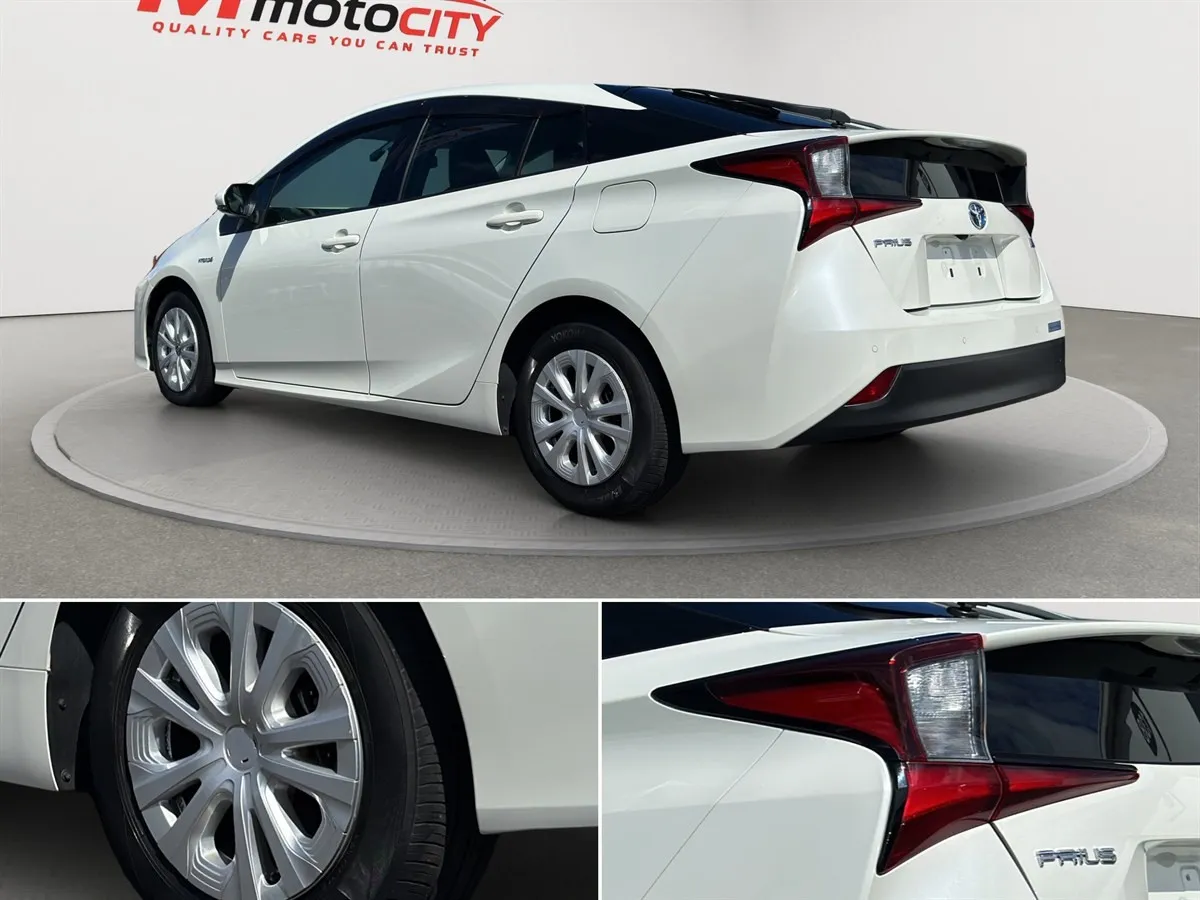 2019 Toyota Prius Radar Cruise control, dark Interior