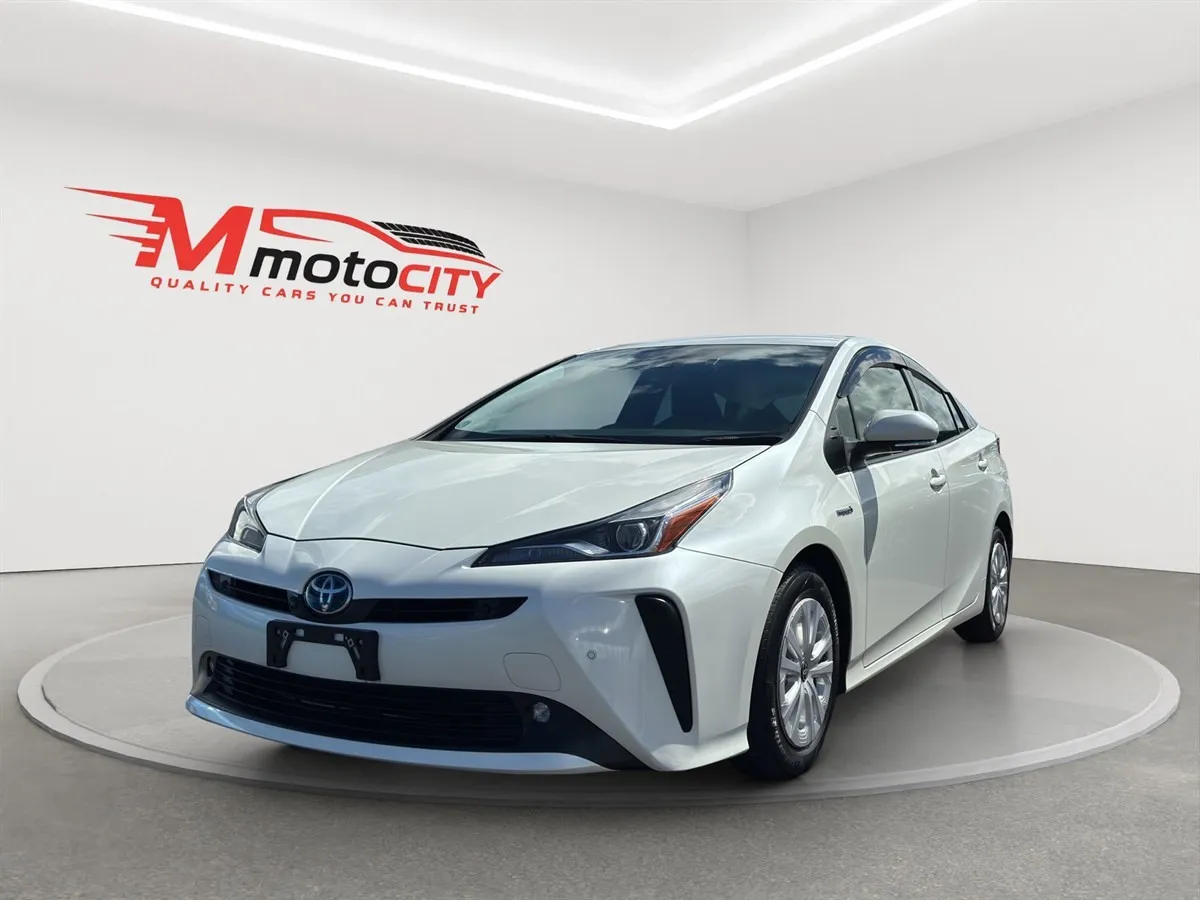 2019 Toyota Prius Radar Cruise control, dark Interior, photo 7 of 20
