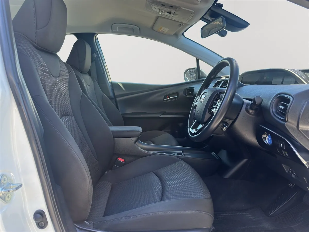 2019 Toyota Prius Radar Cruise control, dark Interior