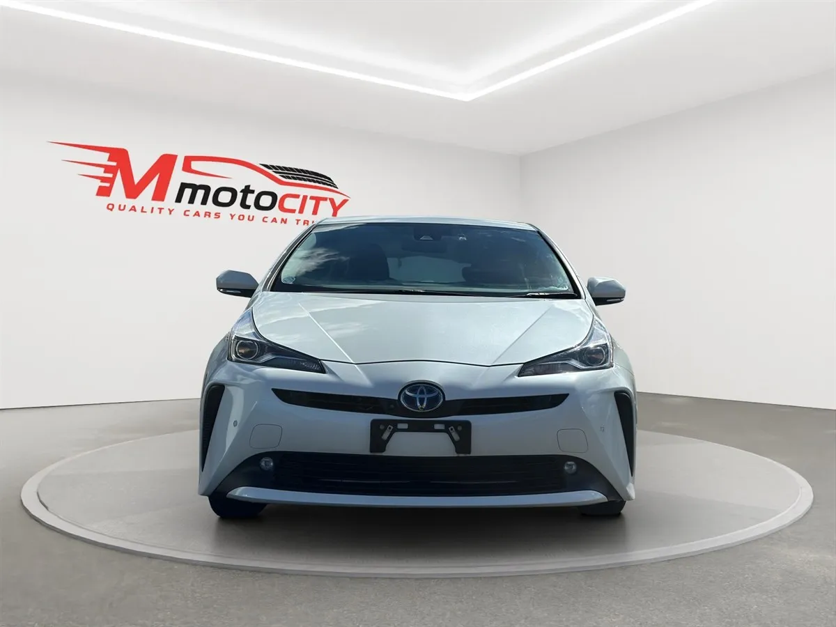 2019 Toyota Prius Radar Cruise control, dark Interior