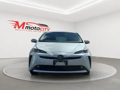 2019 Toyota Prius Radar Cruise control, dark Interior photo 8