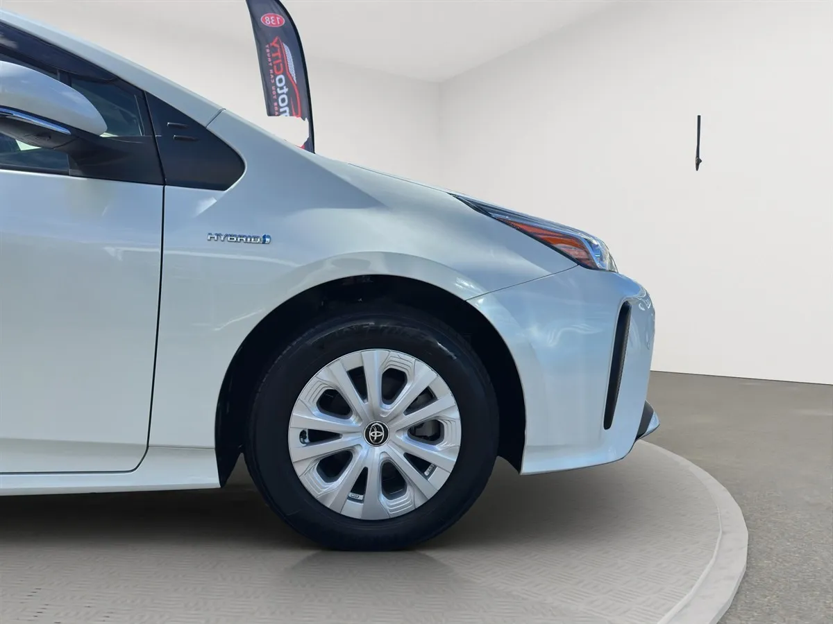2019 Toyota Prius Radar Cruise control, dark Interior