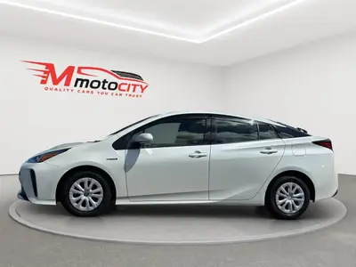 2019 Toyota Prius Radar Cruise control, dark Interior photo 6