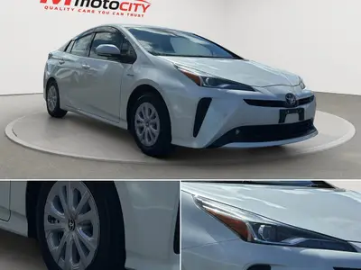 2019 Toyota Prius Radar Cruise control, dark Interior photo 9