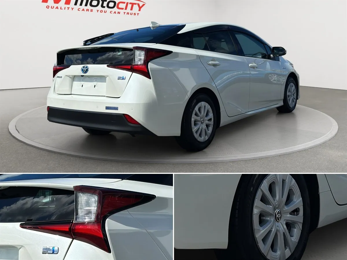 2019 Toyota Prius Radar Cruise control, dark Interior