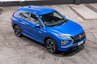2021 Mitsubishi Eclipse Cross G / VRX PHEV AWD photo 3