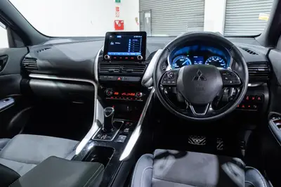 2021 Mitsubishi Eclipse Cross G / VRX PHEV AWD photo 16