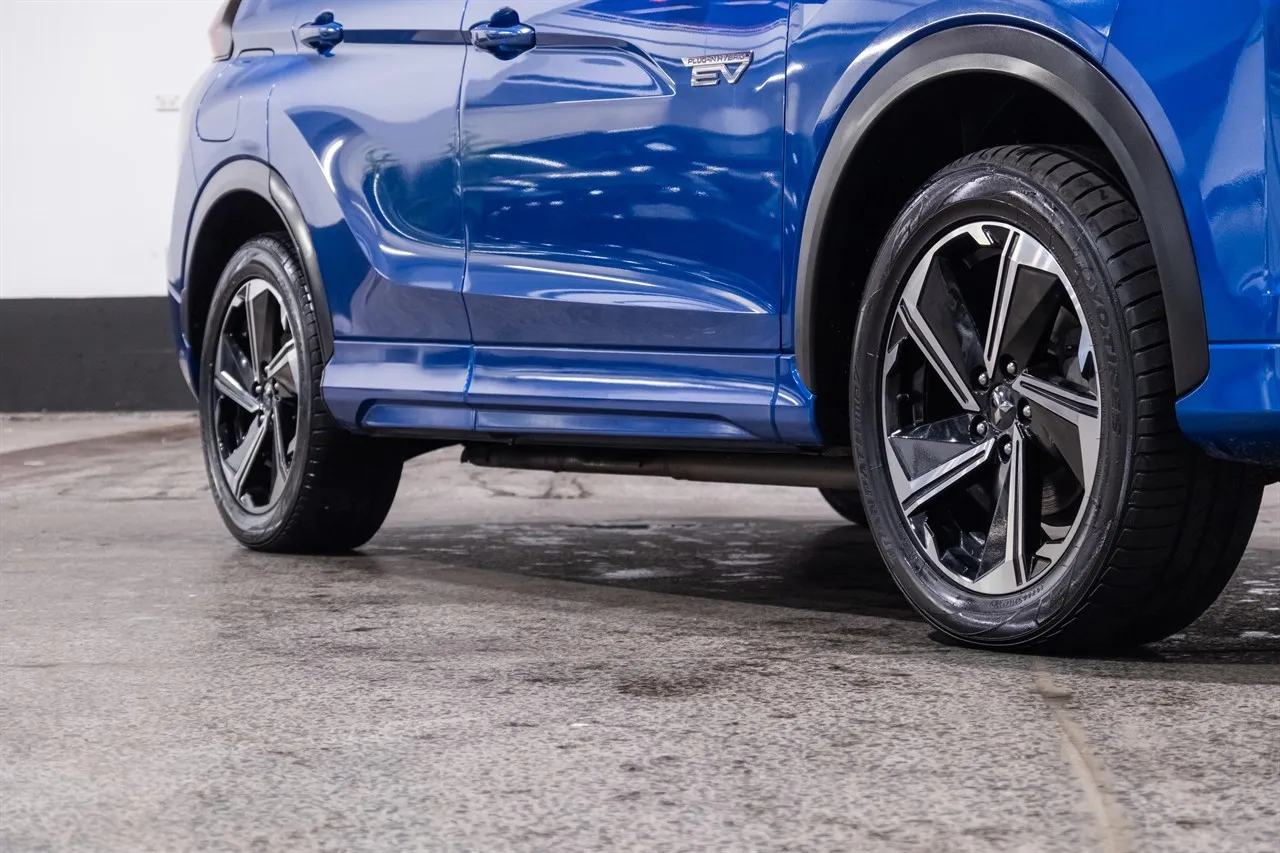 2021 Mitsubishi Eclipse Cross G / VRX PHEV AWD