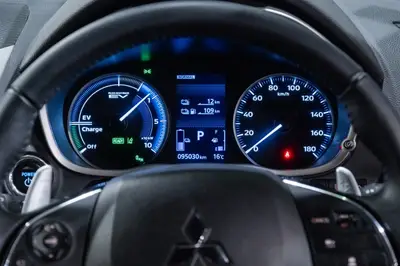 2021 Mitsubishi Eclipse Cross G / VRX PHEV AWD photo 17