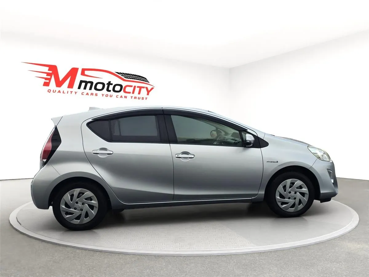 2016 Toyota Aqua s, Push Start, photo 2 of 20