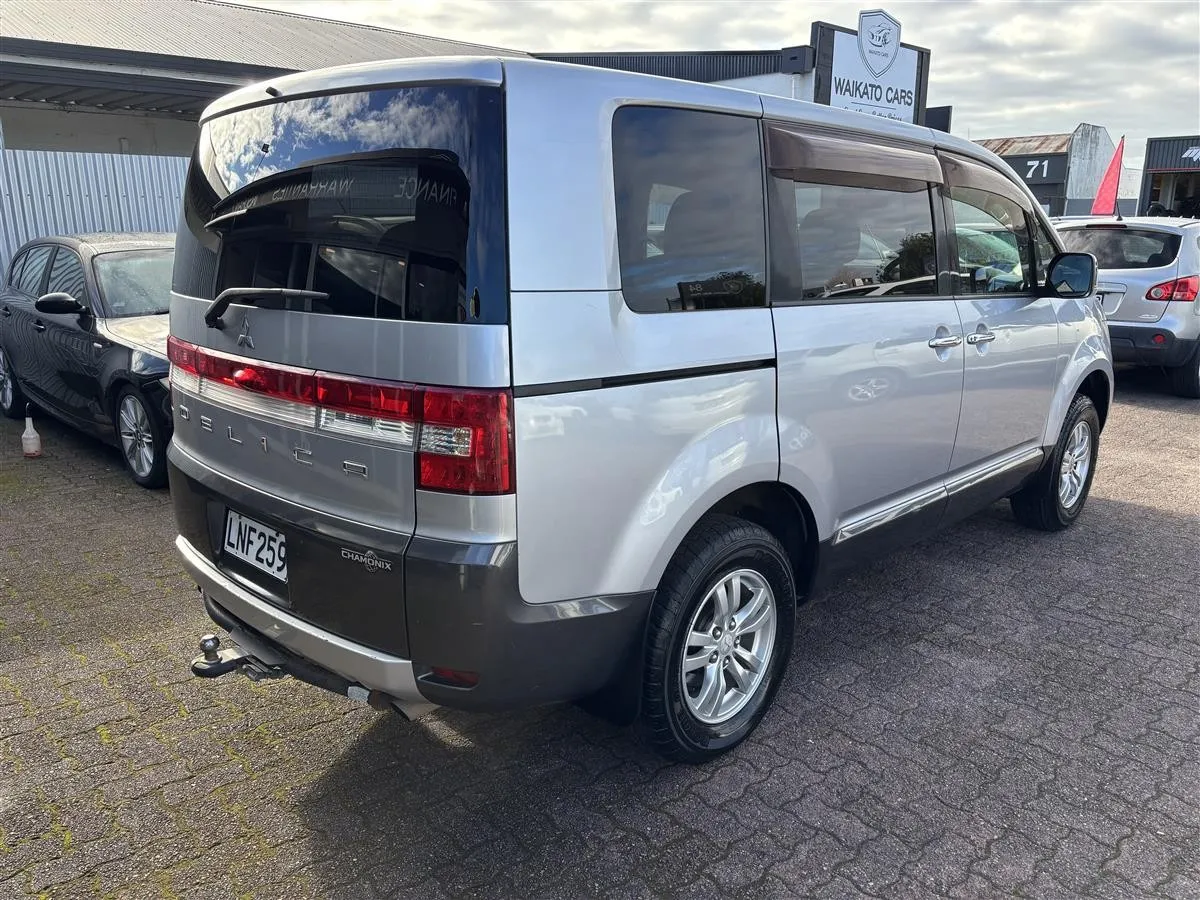 2011 Mitsubishi Delica D5