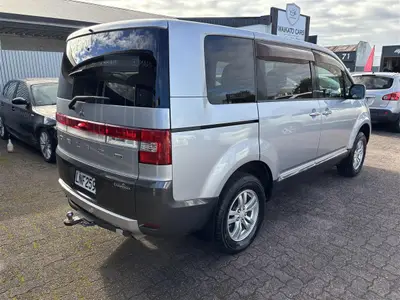 2011 Mitsubishi Delica D5 photo 4