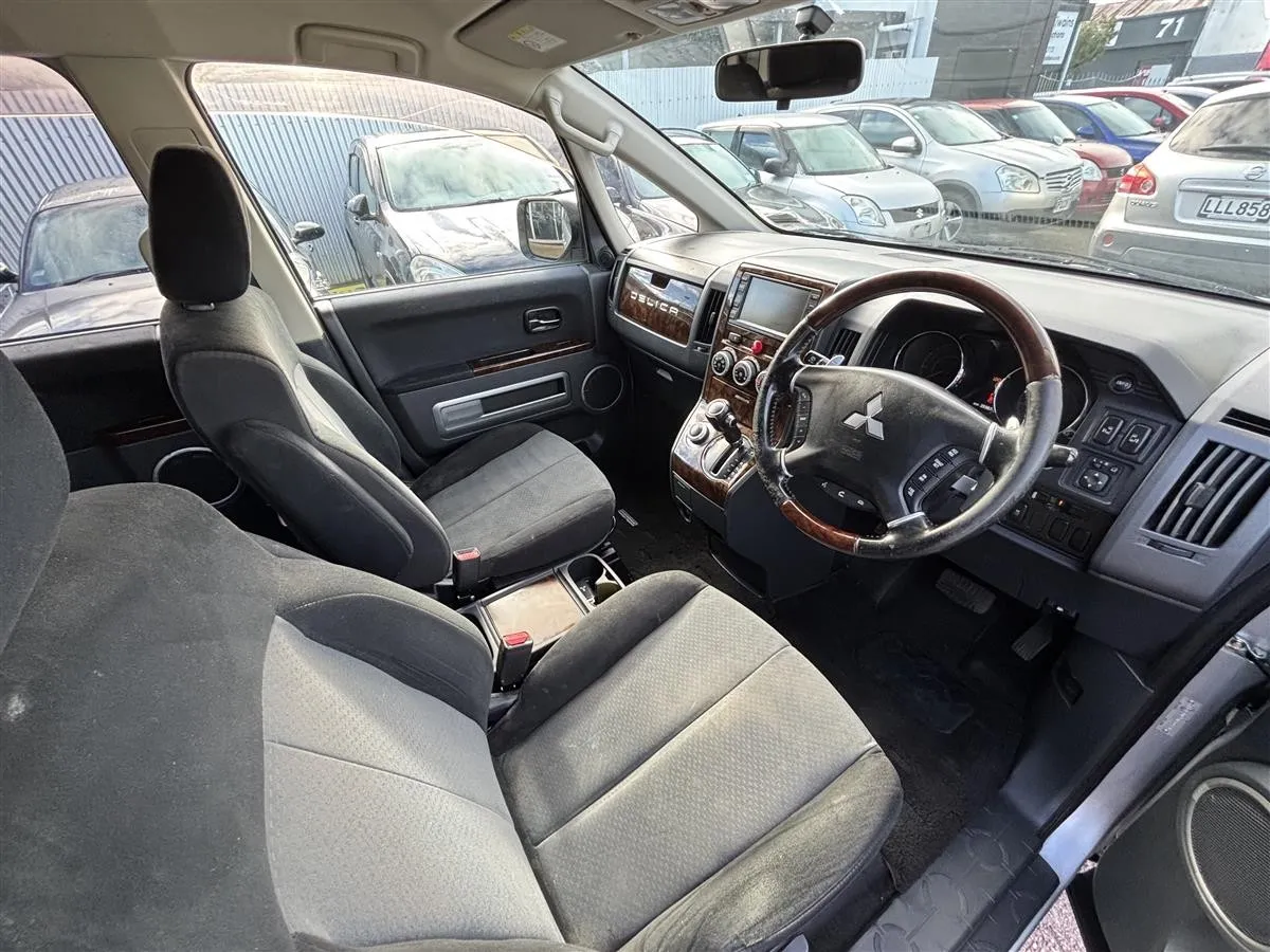 2011 Mitsubishi Delica D5