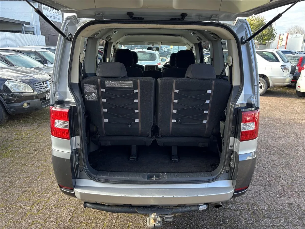 2011 Mitsubishi Delica D5